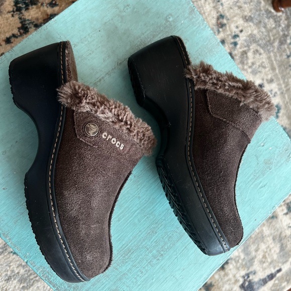 Croc’s shoes/clogs size 7. Winter, comfy Boho style! - Picture 5 of 9